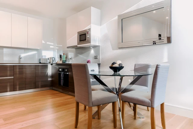 Heathrow Lodges64100633044483124