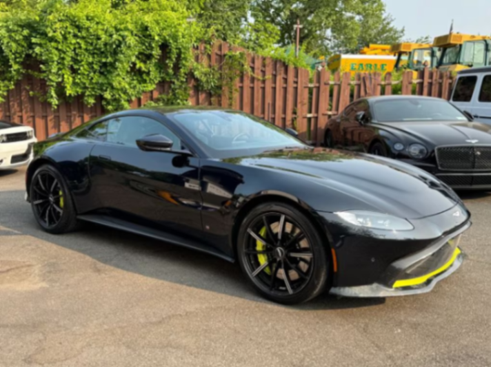 Automóvil deportivo Aston Martin Vantage Coupe 2D de segunda mano del año 201963282284019457122