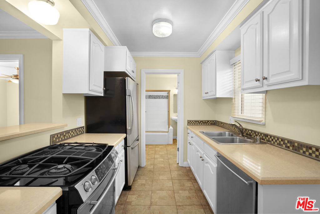 2820 ARIZONA Avenue 3 Santa Monica CA, 9040464102006132865121