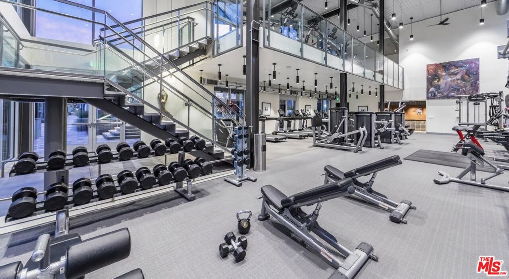 950 E 3rd Street 3300 Los Ángeles CA, 9001364131938797441121