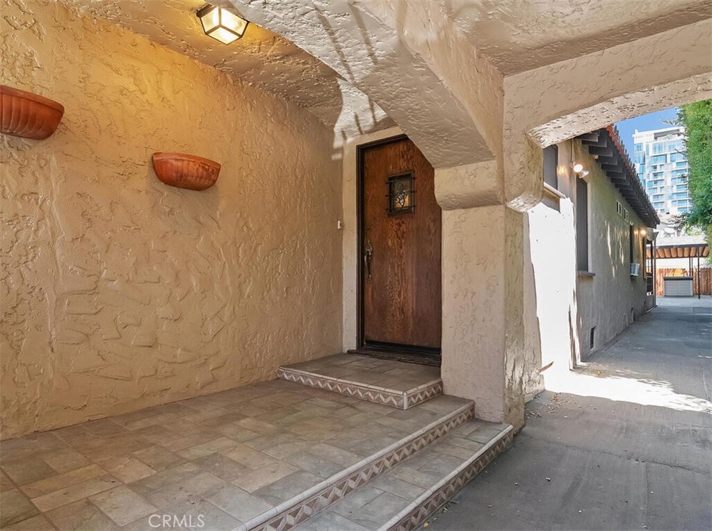 6255 Del Valle Drive, Los Angeles CA, 9004863644868961921121