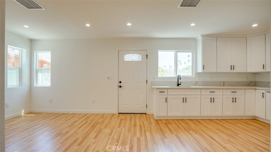 856 W 47th Street, Los Ángeles CA, 9003763623404567809122