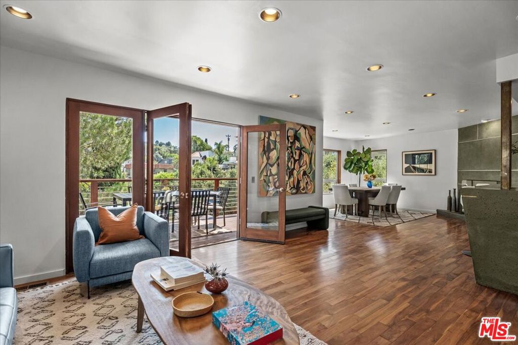 3234 Hillock Drive, Los Angeles CA, 9006863610302690689121