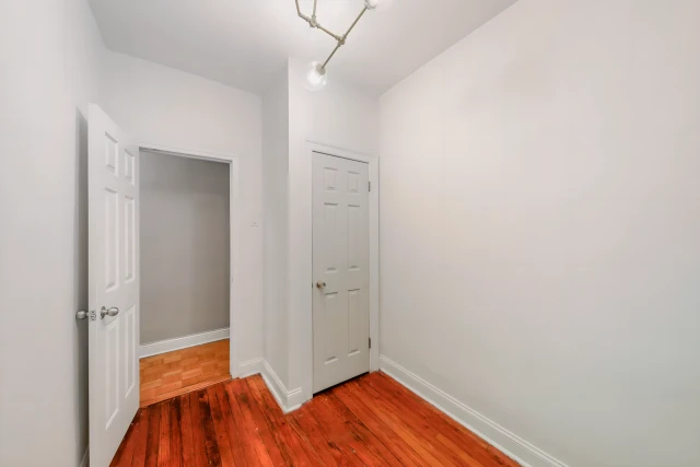 Upper West Side: #76063592708970625122