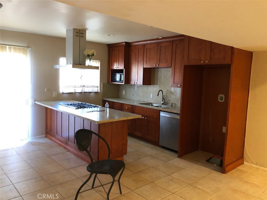 1851 W Glenoaks Avenue C Anaheim CA, 9280164110411723777121