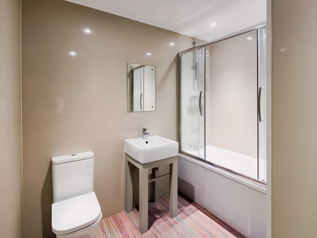 19 Carlton Road64196290638211123