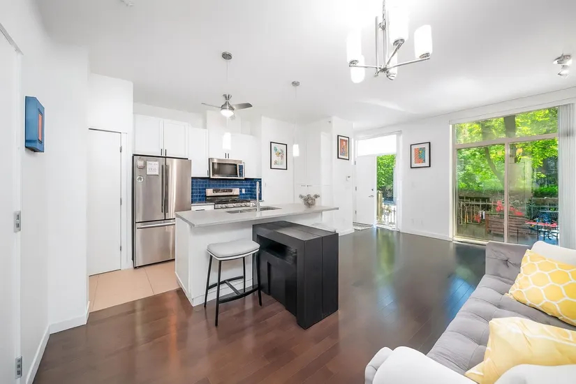 983 Richards Street, Vancouver, BC