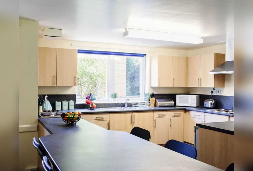 Queen's Hospital Close, Birmingham64286640602755123