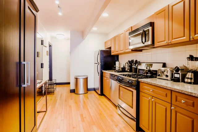 356 W 39th St63636587916419121