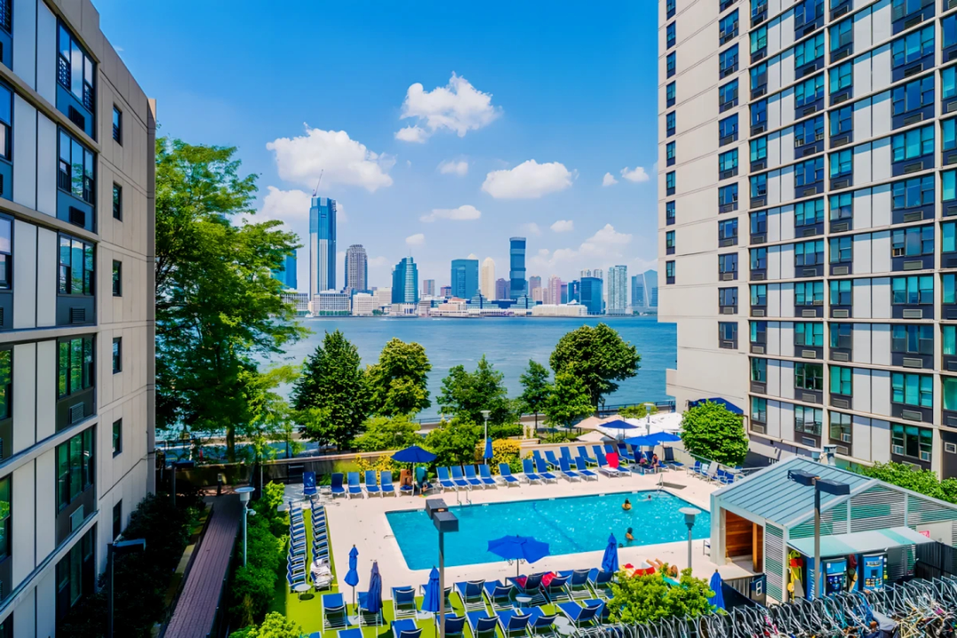 355 South End Avenue63654124899585120