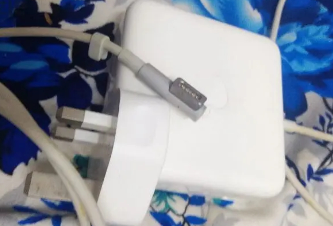محول أبل ماك بوك الأصلي65071837664643121