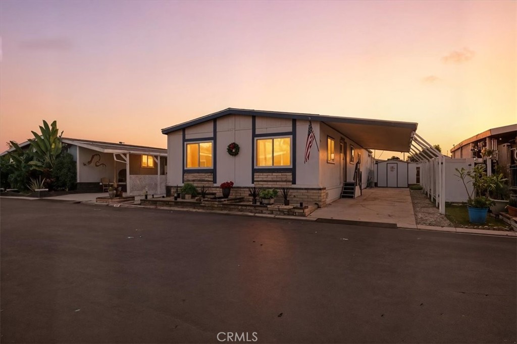 692 N Adele 50 Orange CA, 92867