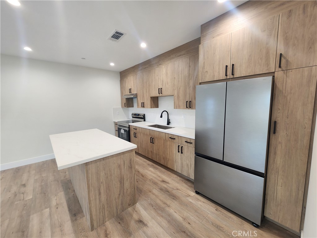 $2,895/mes 7126 Matilija 1/2 Van Nuys CA, 9140564124168714497121