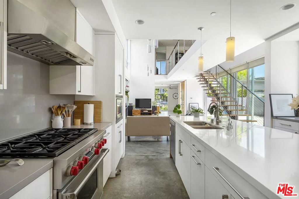 547 Huntley Drive West Hollywood CA, 9004863633713312131121