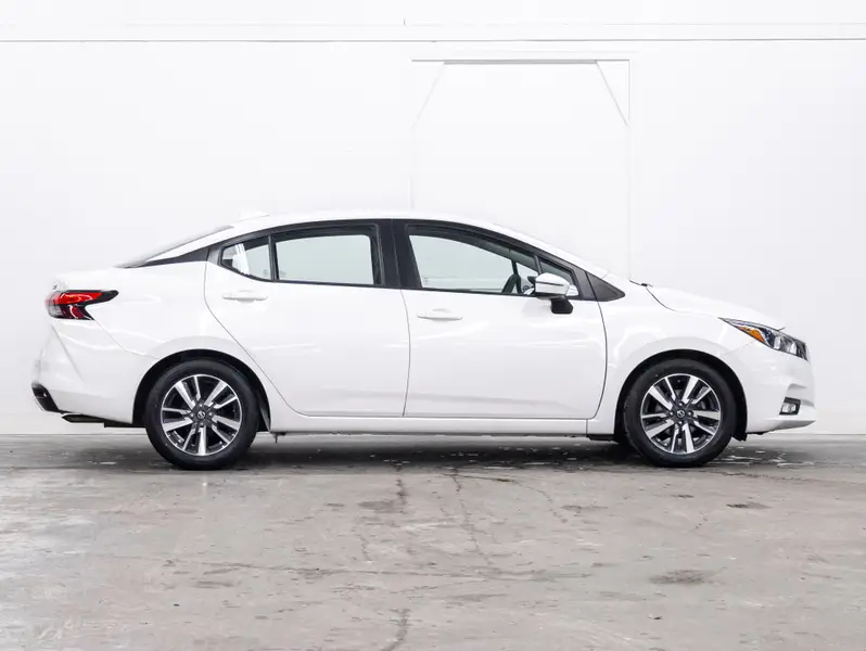 2021 Nissan Versa64212745467522121