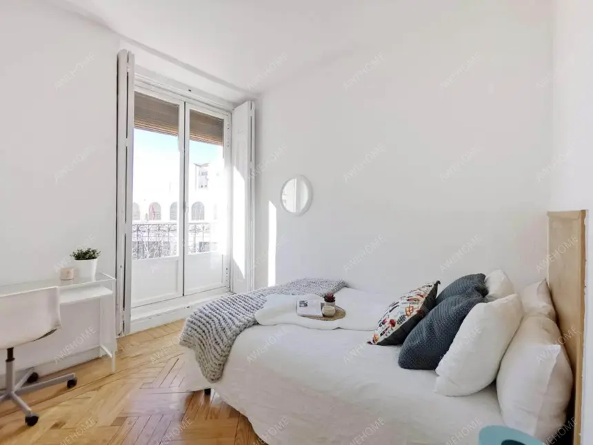 Precioso dormitorio doble en La Latina