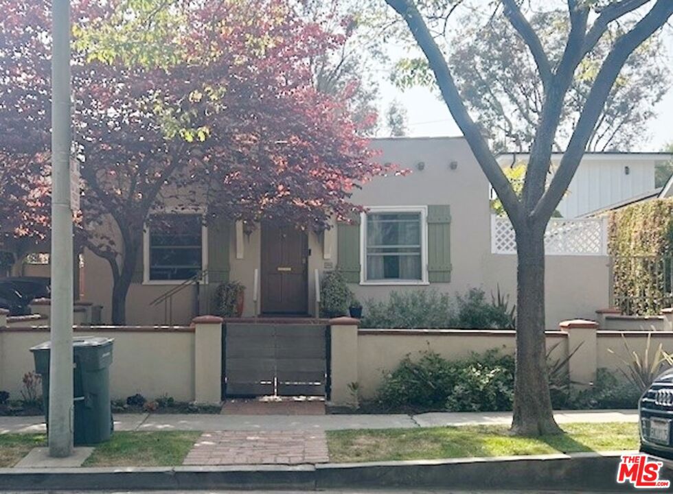 843 3/4 Huntley Drive West Hollywood CA, 9006964131968302594121
