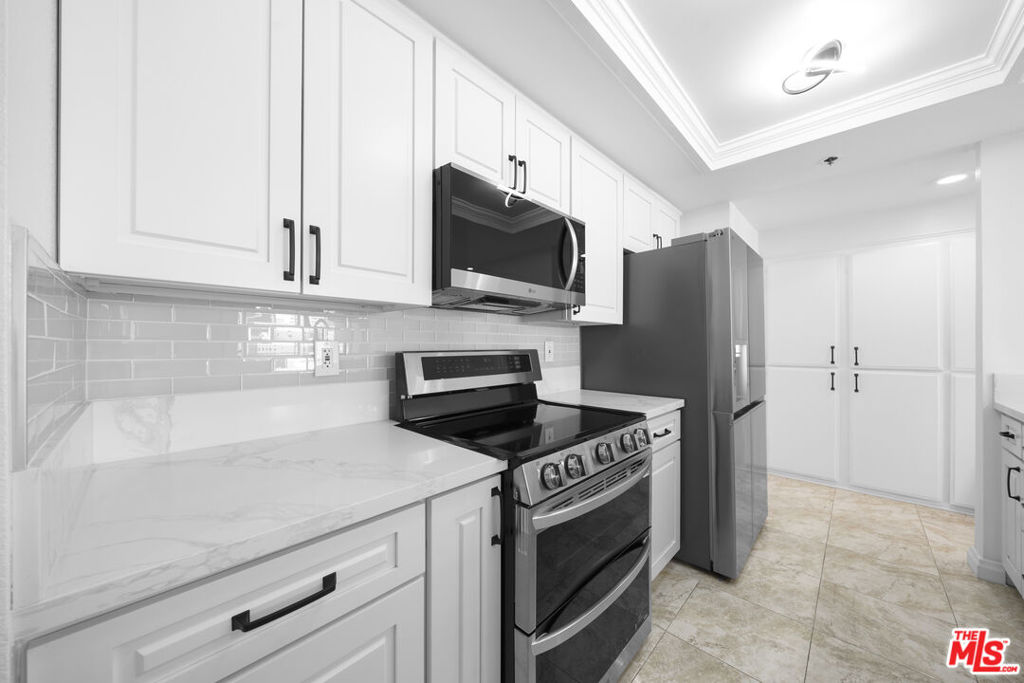 600 W 9th Street 1502 Los Angeles CA, 9001564123425804289121