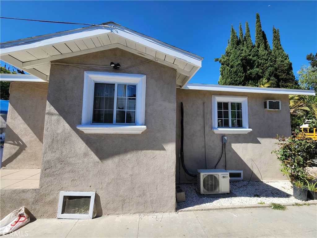4212 E 58th Maywood CA, 9027064140243750913121