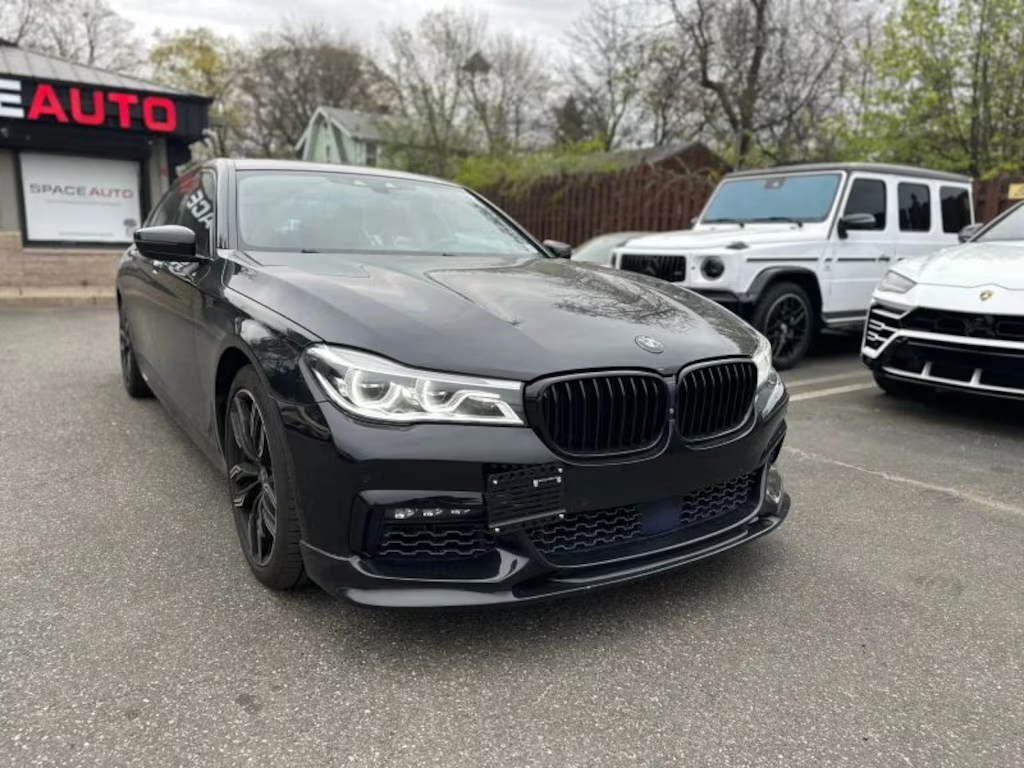 Pre-Owned 2018 BMW 7 Series 750i xDrive Sedan 4D63278555310465121
