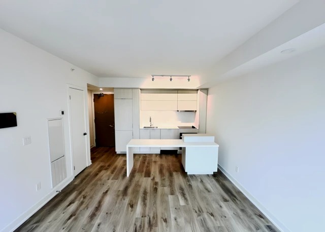 1108 - 370 Martha St