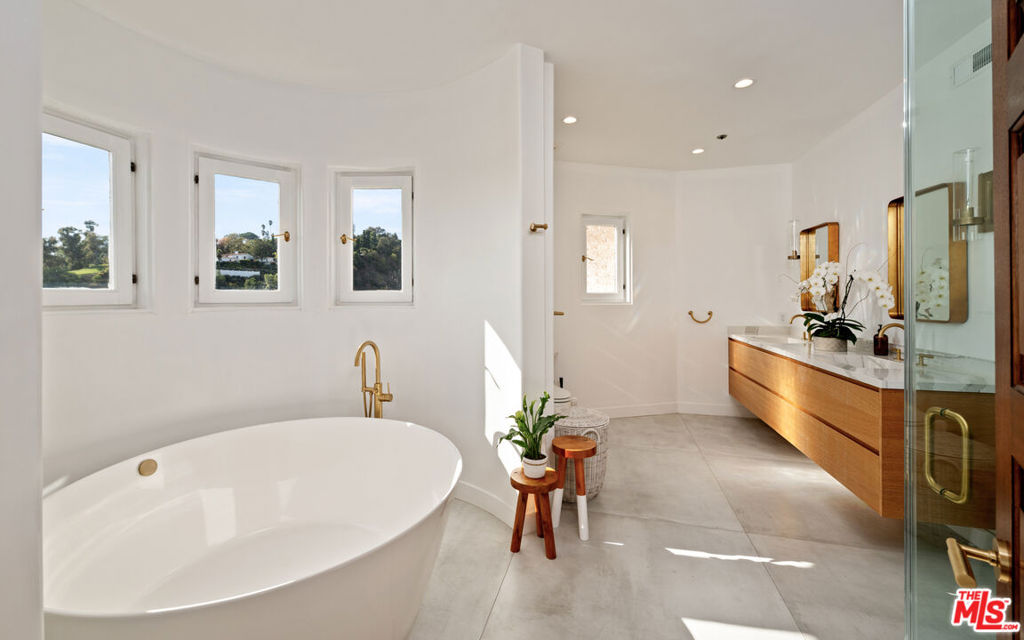 1381 Summitridge Drive Beverly Hills CA, 9021063868078898435122