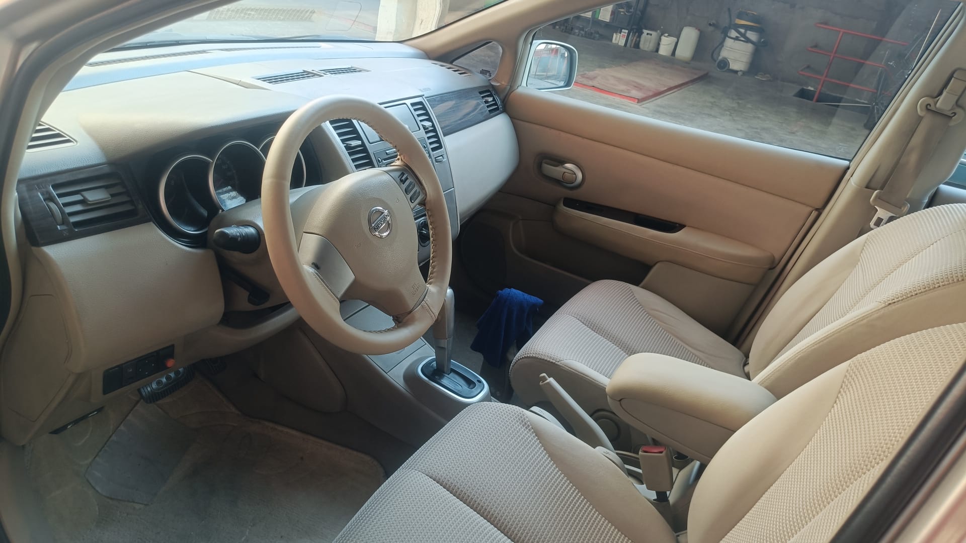 Nissan tida 2012 model488536112292833281