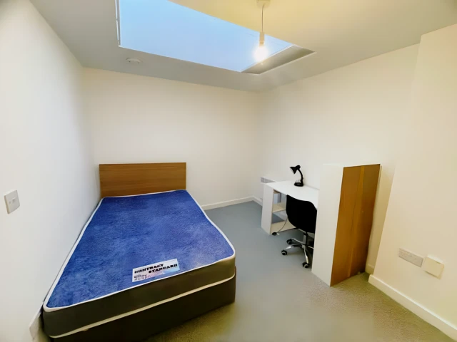 2 Bed 1 Bath Fargate 28052#, Sheffield