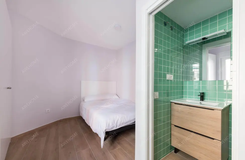 Habitación doble con baño privado, ideal para estudiantes, en Getafe