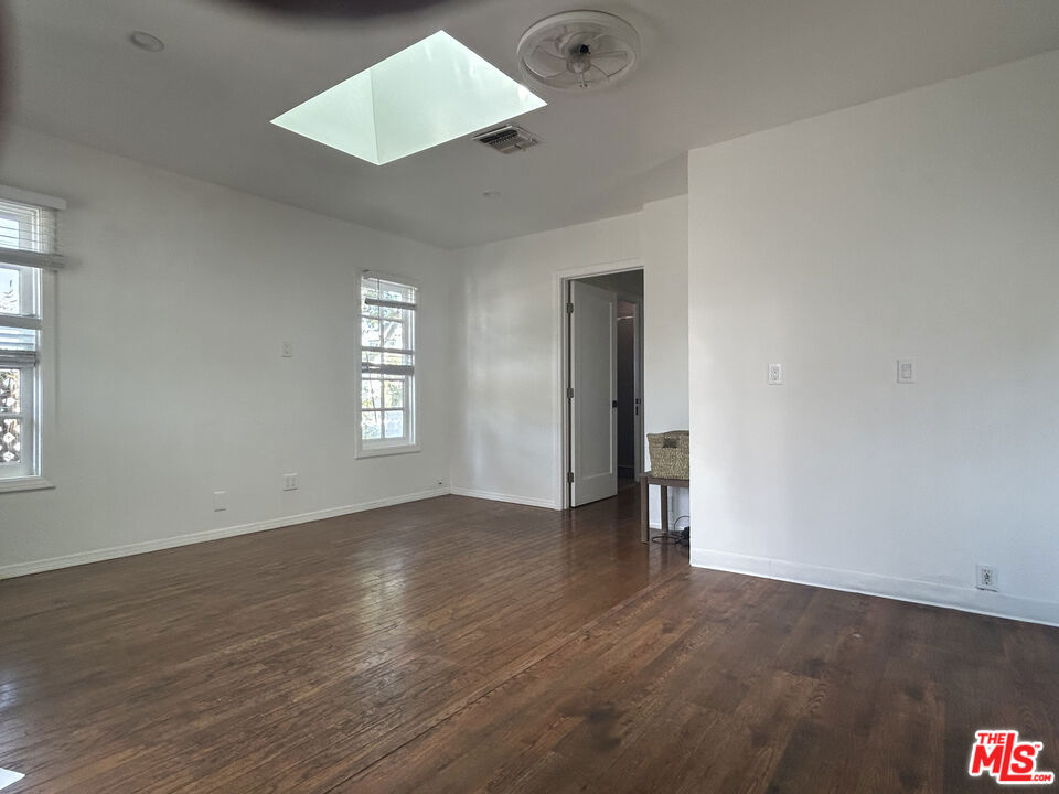 701 Navy Street Santa Monica CA, 9040563813500337793122