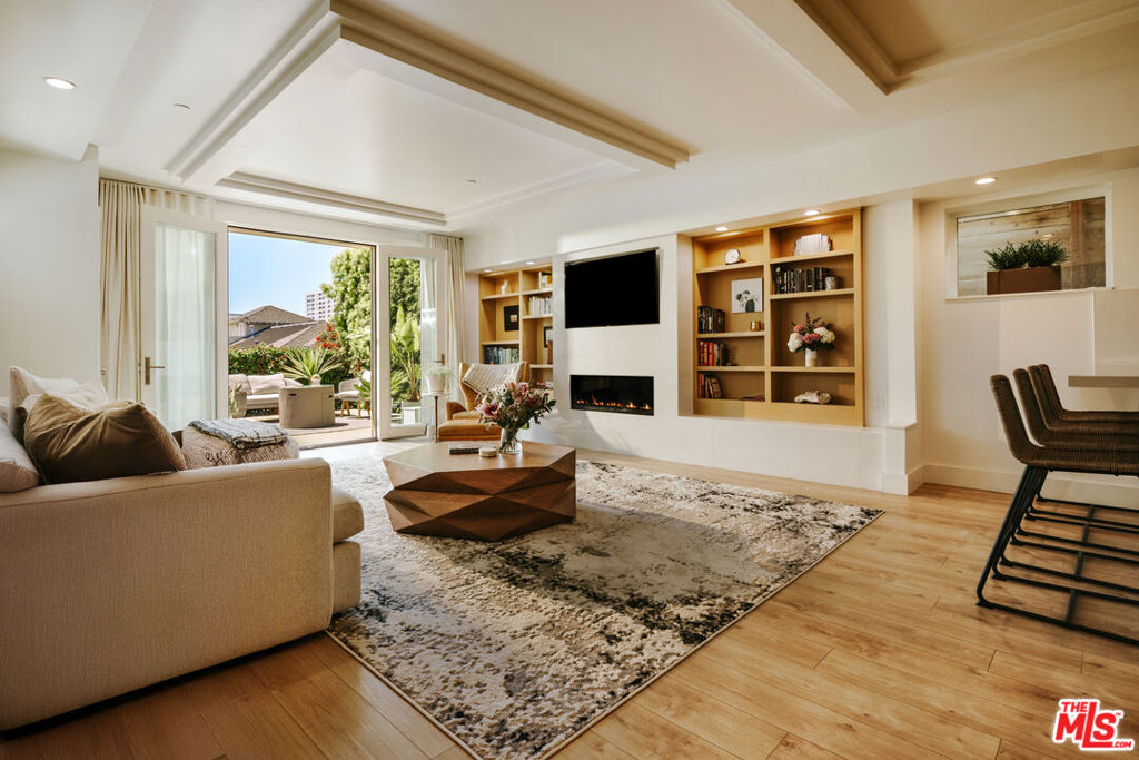 2817 3rd Street 4 Santa Monica CA, 9040564119737363971122