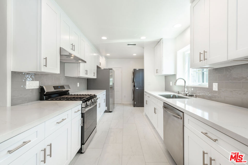 2918 CASTLE HEIGHTS Avenue Los Angeles CA, 9003463868222810369122