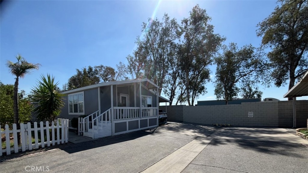 17377 VALLEY BLVD Fontana CA, 9233564135942778755122
