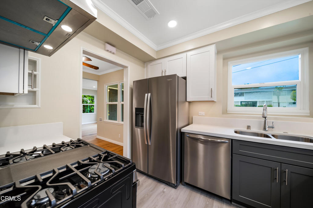 4442 Ocean View Boulevard Montrose CA, 9102063788961806211122