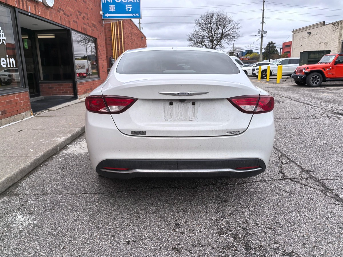 2015﻿ ﻿Chrysler﻿ ﻿200﻿ ﻿Limited64147581420675123