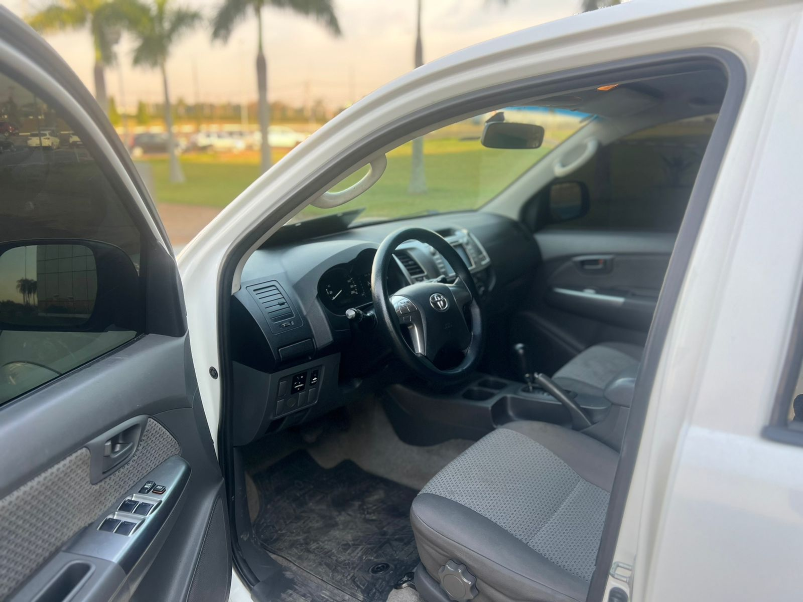 /pt/city-ipameri/cate-hilux/hilux-cd-sr-4x2-2.7-16v%2F2.7-flex-aut.-2014%2F2015-brancacom-176001-km-6500340199718512/-9