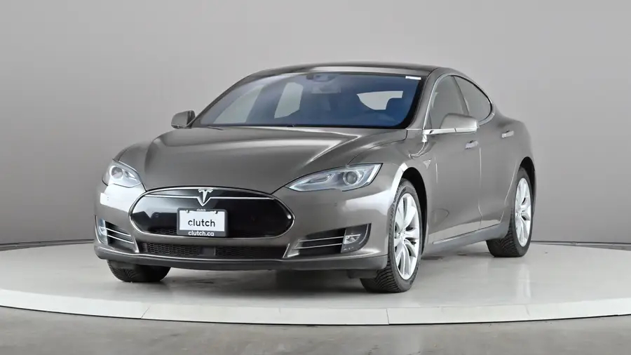 2016 Tesla Model S64753265895938121