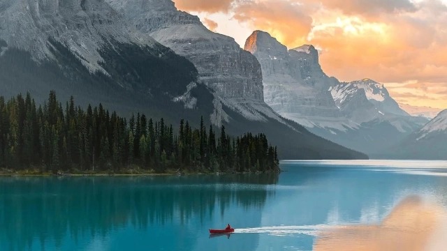 <2 Days> [Calgary Round Trip | Stay Inside the Park · Forest Abode] Summer Rocky Mountains Highlights · 1 Park 4 Lakes 1 Icefield: Bow Lake + Peyto Lake + Maligne Lake, Must-Do Icefield Snowcoach + Skywalk, Optional Maligne Lake Cruise, Includes National Park Entrance Fee + Calgary Airport Transfer64118869595393120