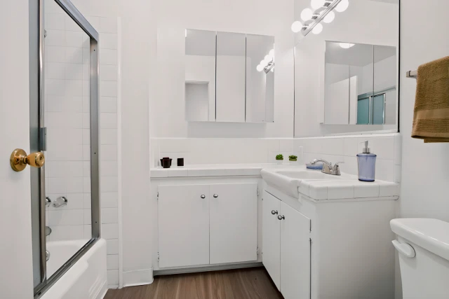 Royal Sepulveda Apartment Homes63581267270275122