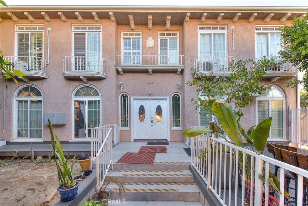 154 S Manhattan Los Angeles CA, 9000464133652342273121
