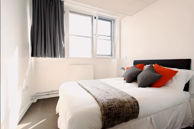 Bronze En Suite MyPad Paisley, Glasgow