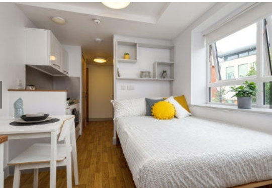 Collegiate St James Street64610318206465122