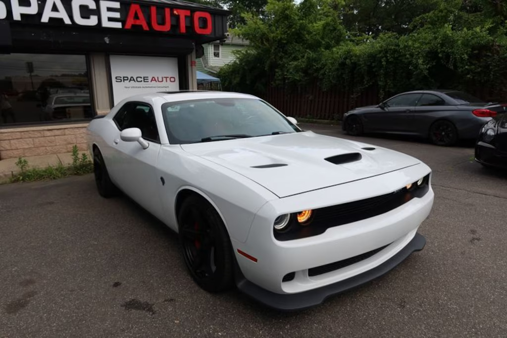 Pre-Owned 2017 Dodge Challenger SRT Hellcat Coupe 2D63280664195587120