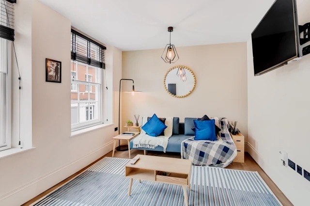 Flat 7 Nadler Studios64195339903233122