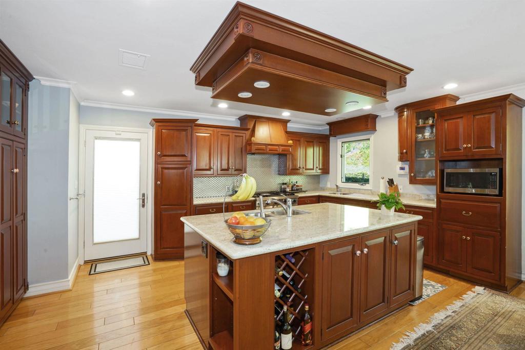 6089 Avenida Chamnez La Jolla CA, 9203764130982007299122