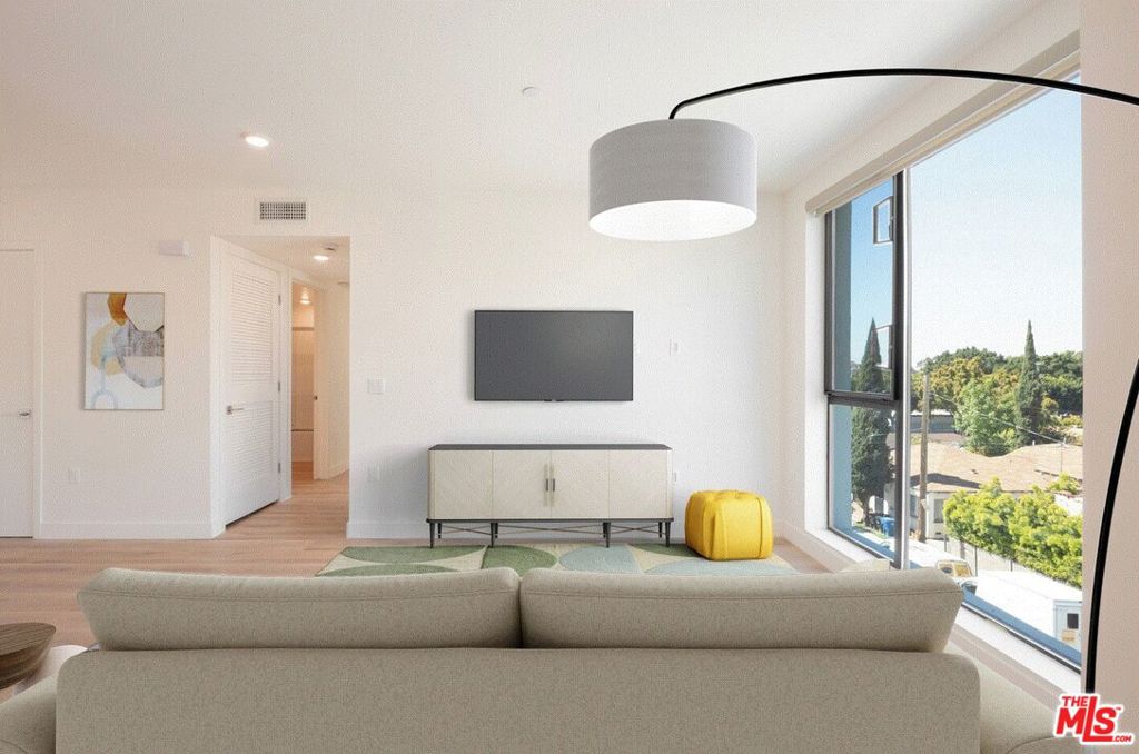 1126 N Cornwell Street PH 10 Los Angeles CA, 9003364131862014337120
