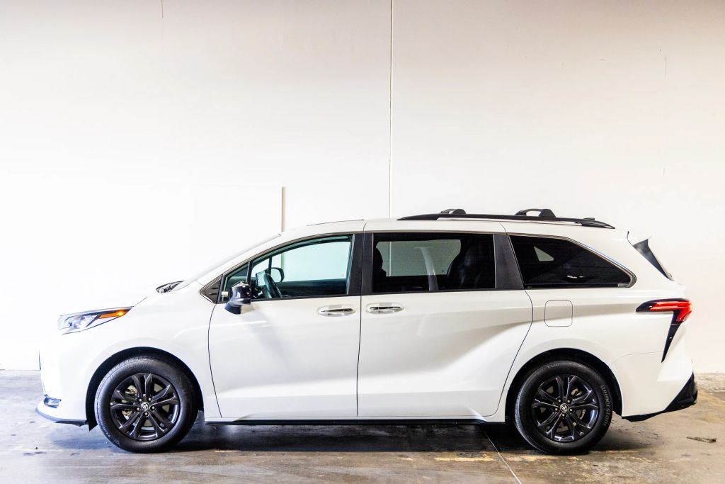 2024 TOYOTA SIENNA64024098324481123