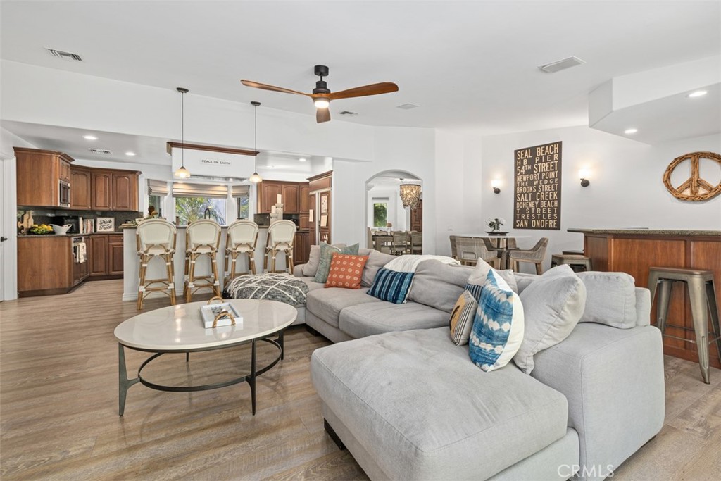 600 Cliff Drive Newport Beach CA, 9266363868315680001122