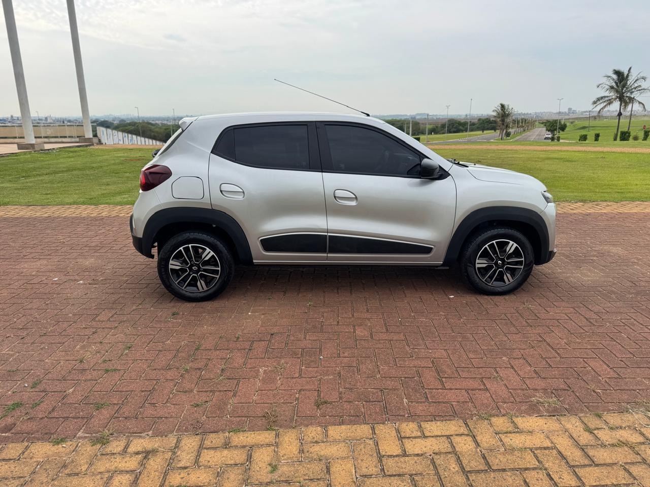 KWID Intense 1.0 Flex 12V 5p Mec. 2023 COM 8001165005206369921124
