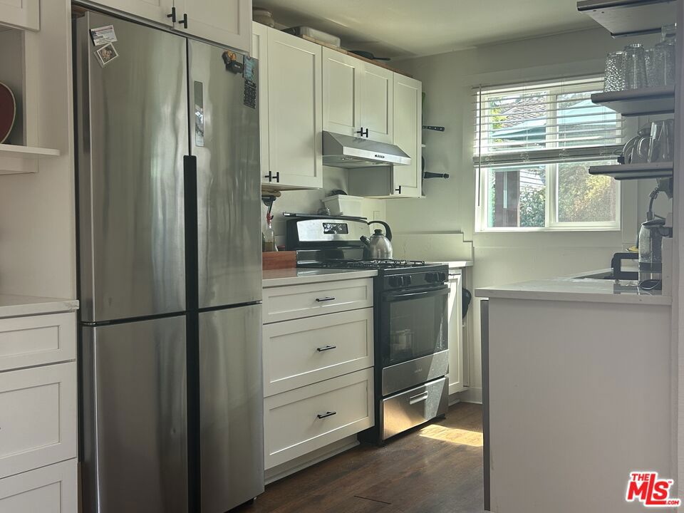 701 Navy Street Santa Monica CA, 9040563868087047681122